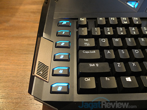 Melihat dari Dekat Notebook Gaming hands-on-acer-predator-21x-06