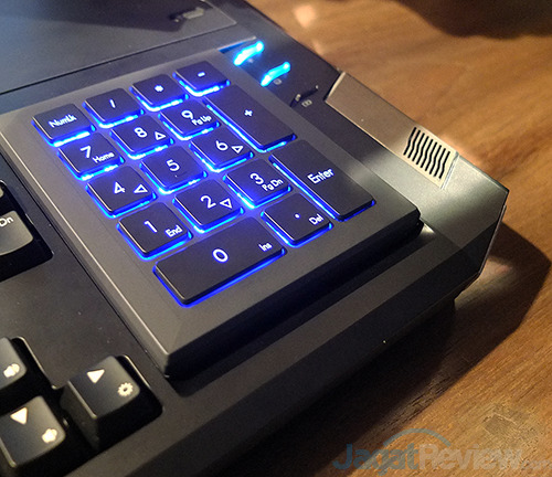 Melihat dari Dekat Notebook Gaming hands-on-acer-predator-21x-08