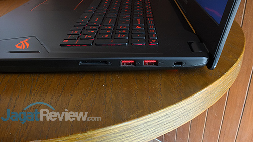 asus-rog-strix-gl702v-right-connector