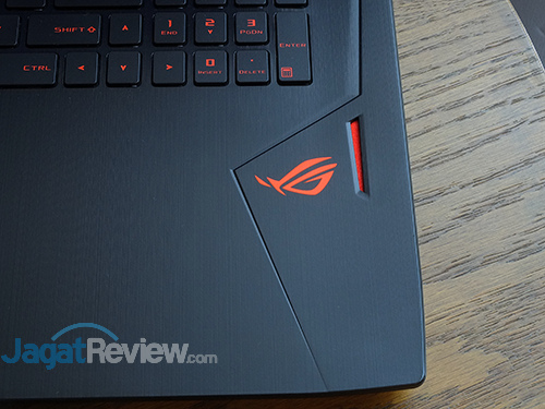 asus-rog-strix-gl702v-right-speaker