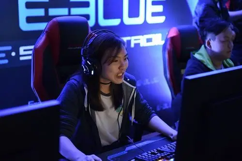 Direct Release: E-BLUE Mengguncang Event CyberFusion 2016 4 den_6799_1