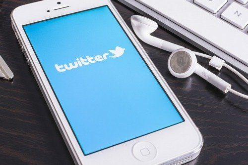 Twitter akan Hadirkan Fitur Scheduling dari TweetDeck 1 Twitter on iPhone 500x334