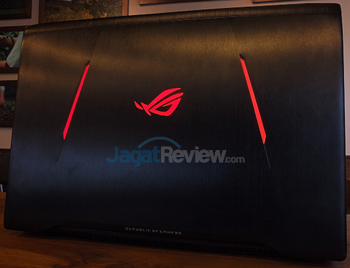 ASUS ROG STRIX GL702VM Screen - Back Side