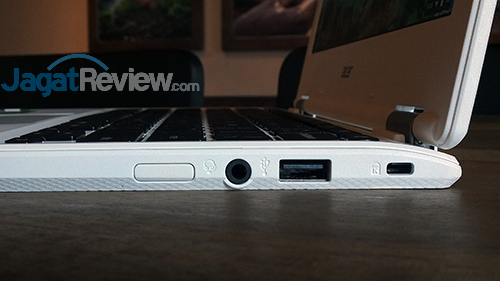 Review Chromebook: Acer CB3-131-C457 7 Acer CB3-131-C457 Connector - Right