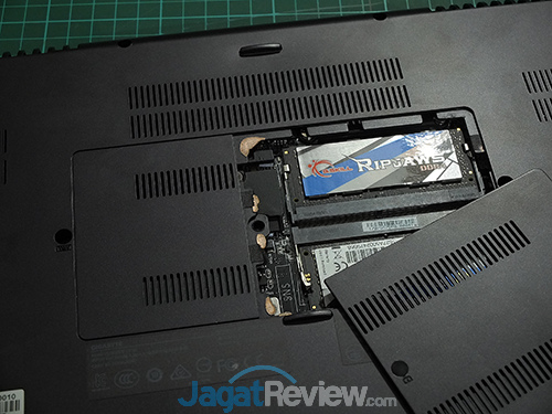 Gigabyte P35X v6 Memory Door Access