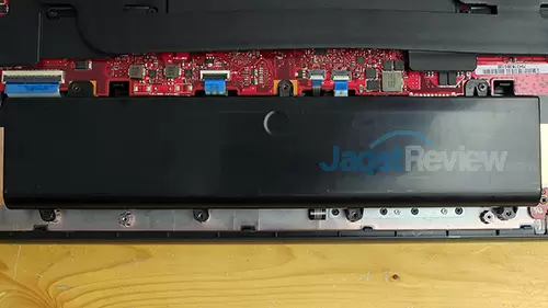 Review Notebook Gaming: ASUS ROG GX800VH 14 ASUS ROG GX800 Battery