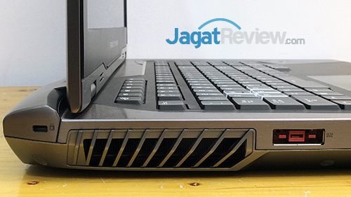 Review Notebook Gaming: ASUS ROG GX800VH 7 ASUS ROG GX800 Left Ports 02