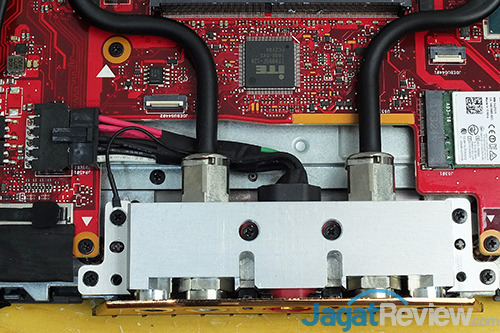 Review Notebook Gaming: ASUS ROG GX800VH 8 ASUS ROG GX800 Rear Ports - Inside