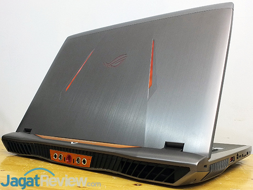 Review Notebook Gaming: ASUS ROG GX800VH 2 ASUS ROG GX800 Rear Side