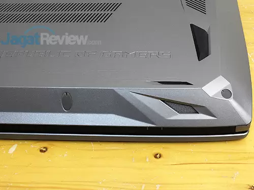 Review Notebook Gaming: ASUS ROG GX800VH 22 ASUS ROG GX800 Speaker (Body) - Left