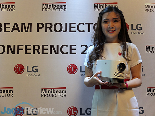 LG Pamerkan Proyektor Laser Mungil yang Mampu Menghasilkan Layar 120 Inci 28 LG Laser Projector Launch 02