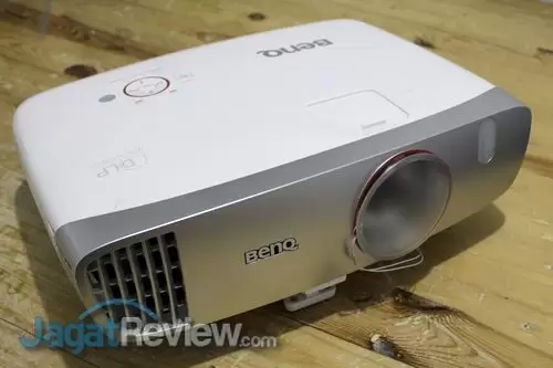 Hands-On Review Proyektor BenQ W1210ST 2 BenQ W1210ST - 02