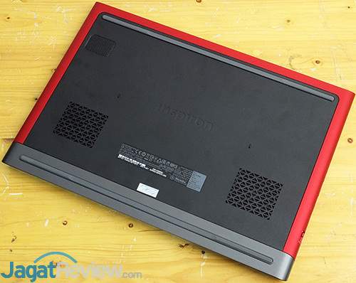 Review Notebook Gaming: Dell Inspiron 15 Gaming 7567 11 Dell Inspiron 15 Gaming 7567 Bottom Side