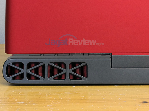 Review Notebook Gaming: Dell Inspiron 15 Gaming 7567 17 Dell Inspiron 15 Gaming 7567 Ventilation - Right