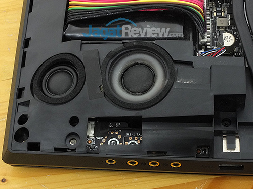 Review Notebook Gaming: MSI GT73VR 6RE Titan 25 MSI GT73VR 6RE Titan Speaker & Subwoofer Driver - Left