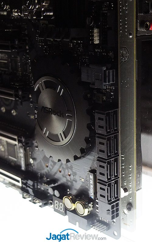 Computex17_ASRockBoard_X399_Taichi3