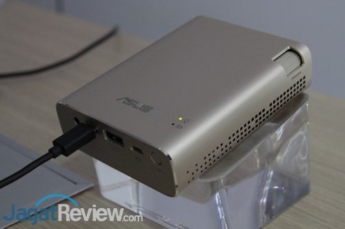 Unjuk Kemampuan Produk Display ASUS di Computex 2017 10 ZenBeam Go E1Z