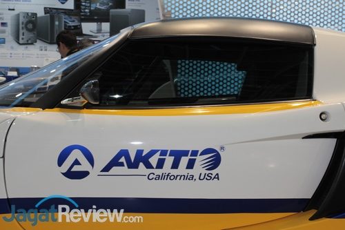 Bukan! Akitio bukan produsen mobil, tapi external dock berbasis Thunderbolt 3