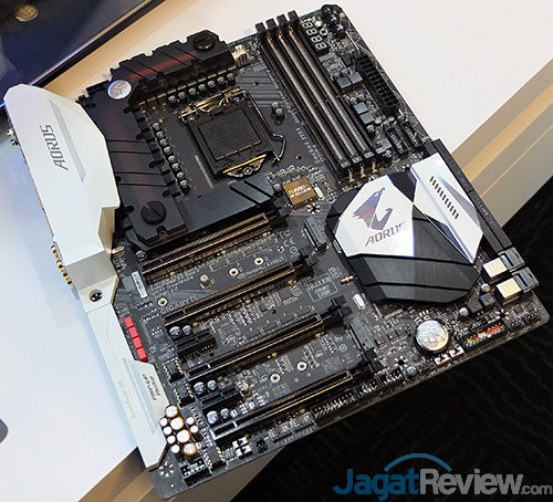 Gigabyte Z270X Aorus Gaming 9 01