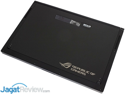 Review ASUS ROG ZEPHYRUS (GX501): Super Kencang & Tipis 19 ASUS GX501 Bottom Side