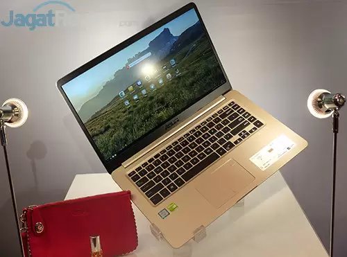 Deretan Laptop Tipis Terbaru ASUS Datangi Pasar Indonesia 3 ASUS Laptop Event 150817 04