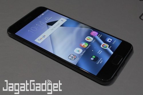 ZenFone 4 Gunakan ZenUI 4.0! 1 ZenFone 4 Gunakan ZenUI 4.0!