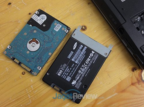 Pindahkan bracket pengunci HDD ke SSD 2.5”