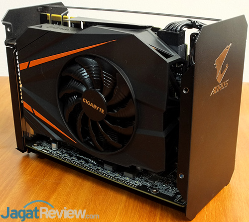Gigabyte AORUS GTX 1070 Gaming Box Internal 01