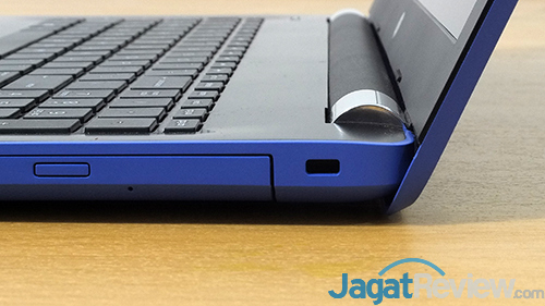 HP 15-bw072ax Ports - Right 02