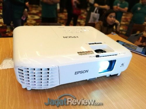 Dukung Bisnis dan Pendidikan Indonesia, Epson Luncurkan Proyektor Multifungsi Terbaru 2 IMG_20170928_153725