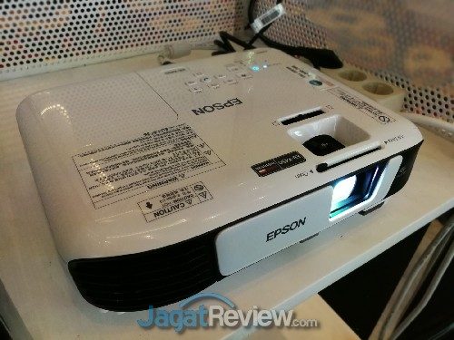 Dukung Bisnis dan Pendidikan Indonesia, Epson Luncurkan Proyektor Multifungsi Terbaru 3 IMG_20170928_154352