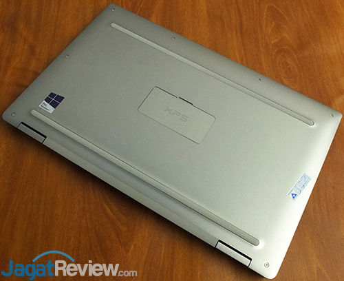 Review Notebook: Dell XPS 13 9365 2-in-1 19 DELL XPS 13 9365 2-in-1 Bottom Side