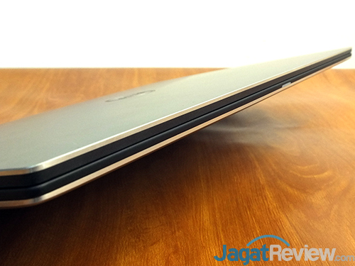 Review Notebook: Dell XPS 13 9365 2-in-1 12 DELL XPS 13 9365 2-in-1 Front Side
