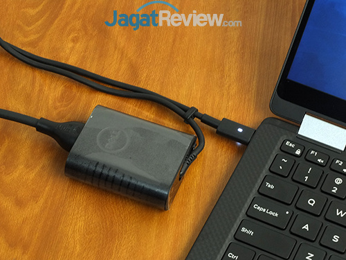 Review Notebook: Dell XPS 13 9365 2-in-1 21 DELL XPS 13 9365 2-in-1 Power Adapter