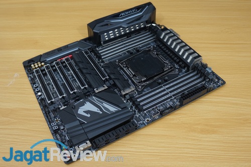Hands On Motherboard Gigabyte X299 AORUS Gaming 7 Pro 12 Gigabyte X299 AORUS Gaming 7 Pro 02