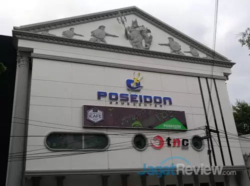 Poseidon iCafe berlokasi di Jl. Depok No. 1 Manahan Banjarsari, Solo