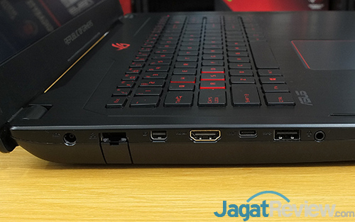 ASUS GL702ZC Connectors Left