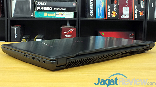 ASUS GL702ZC Rear Side