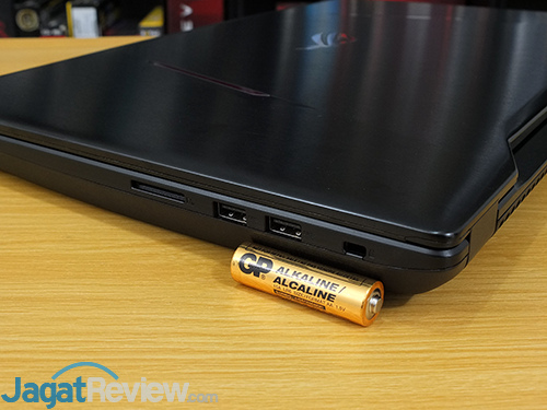 ASUS GL702ZC Thickness