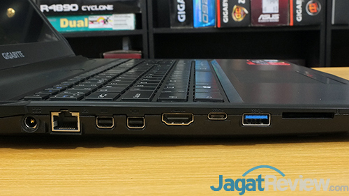 Review Gigabyte Sabre 15 Core i5: Laptop Gaming Murah dengan Keyboard RGB 5 Gigabyte Sabre 15 Connectors Left