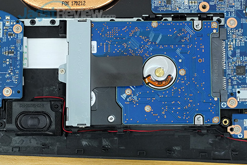 Review Gigabyte Sabre 15 Core i5: Laptop Gaming Murah dengan Keyboard RGB 20 Gigabyte Sabre 15 HDD Right Speaker