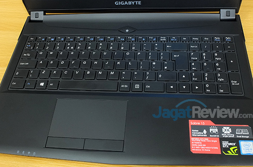 Review Gigabyte Sabre 15 Core i5: Laptop Gaming Murah dengan Keyboard RGB 9 Gigabyte Sabre 15 Keyboard Touchpad