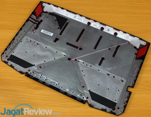 Review Notebook Gaming: HP Omen 15-ce085TX 15 HP Omen 15 ce085TX Bottom Cover