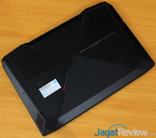 Review Notebook Gaming: HP Omen 15-ce085TX 13 HP Omen 15 ce085TX Bottom Side
