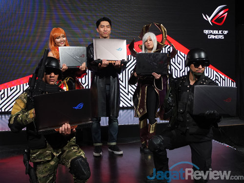 ASUS Resmikan Tiga Laptop Gaming Terbaru dengan Layar 120 Hz & 144 Hz 20 ASUS ROG G703 Launch 01