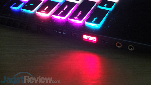 MSI GE63VR 7RF USB Lighting 01