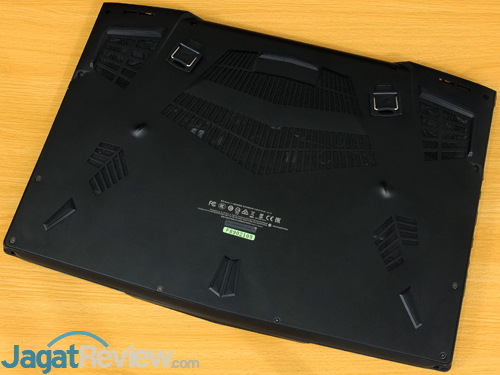 AORUS X7 DT v7 Bottom Side