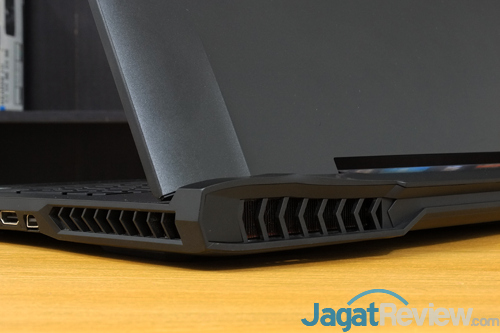 AORUS X7 DT v7 Exhaust Vent Right