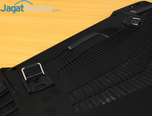 AORUS X7 DT v7 Feet 01