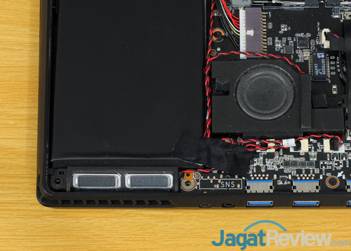 AORUS X7 DT v7 Speaker Left